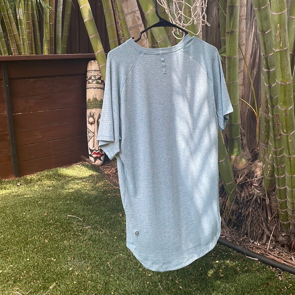 Lululemon shirt brand new. Too small on me